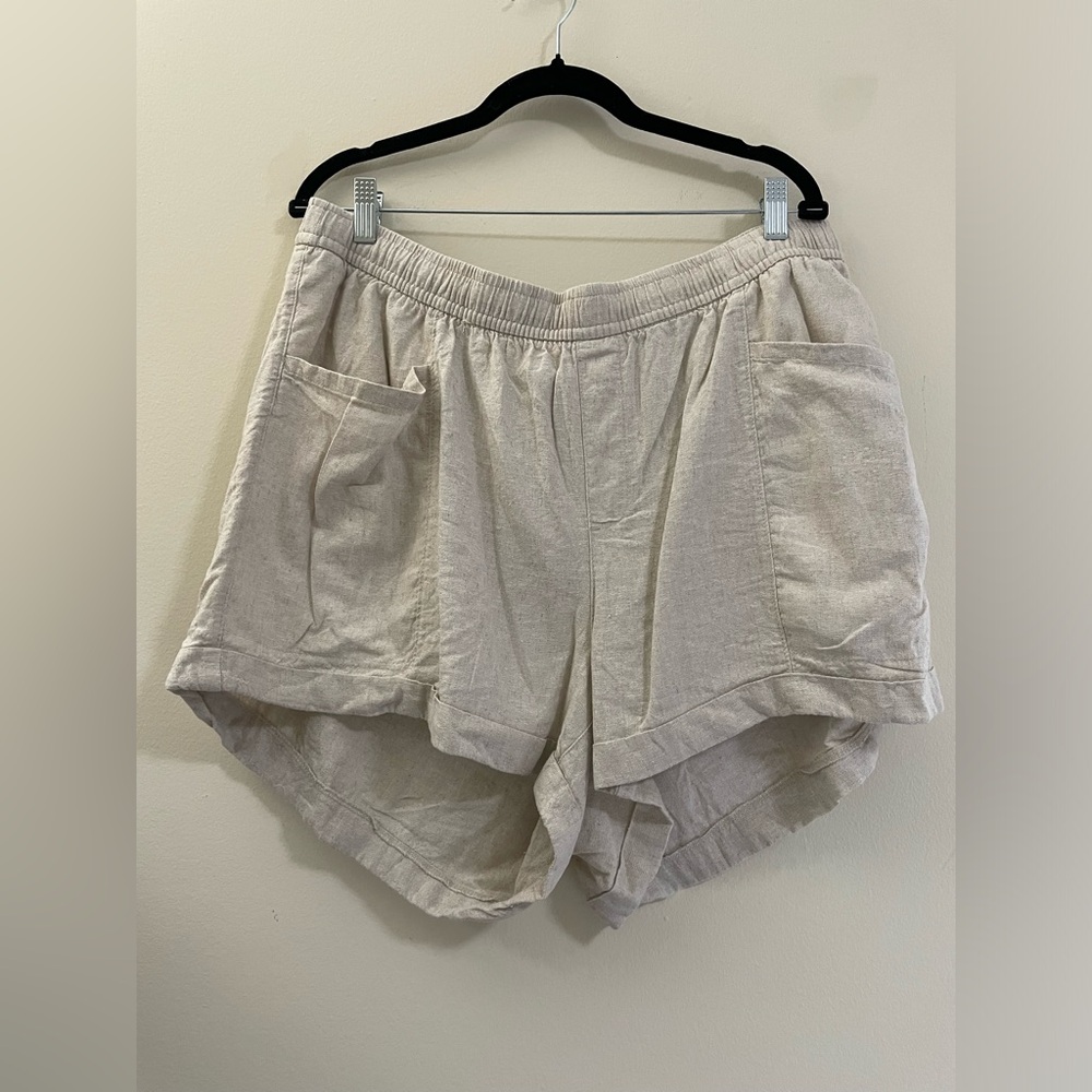 Old‎ Navy Linen Blend High Rise Shorts in Light Khaki - 2X